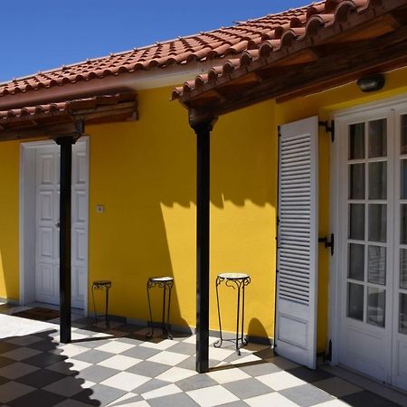 The Yellow Art Home カラマタ エクステリア 写真