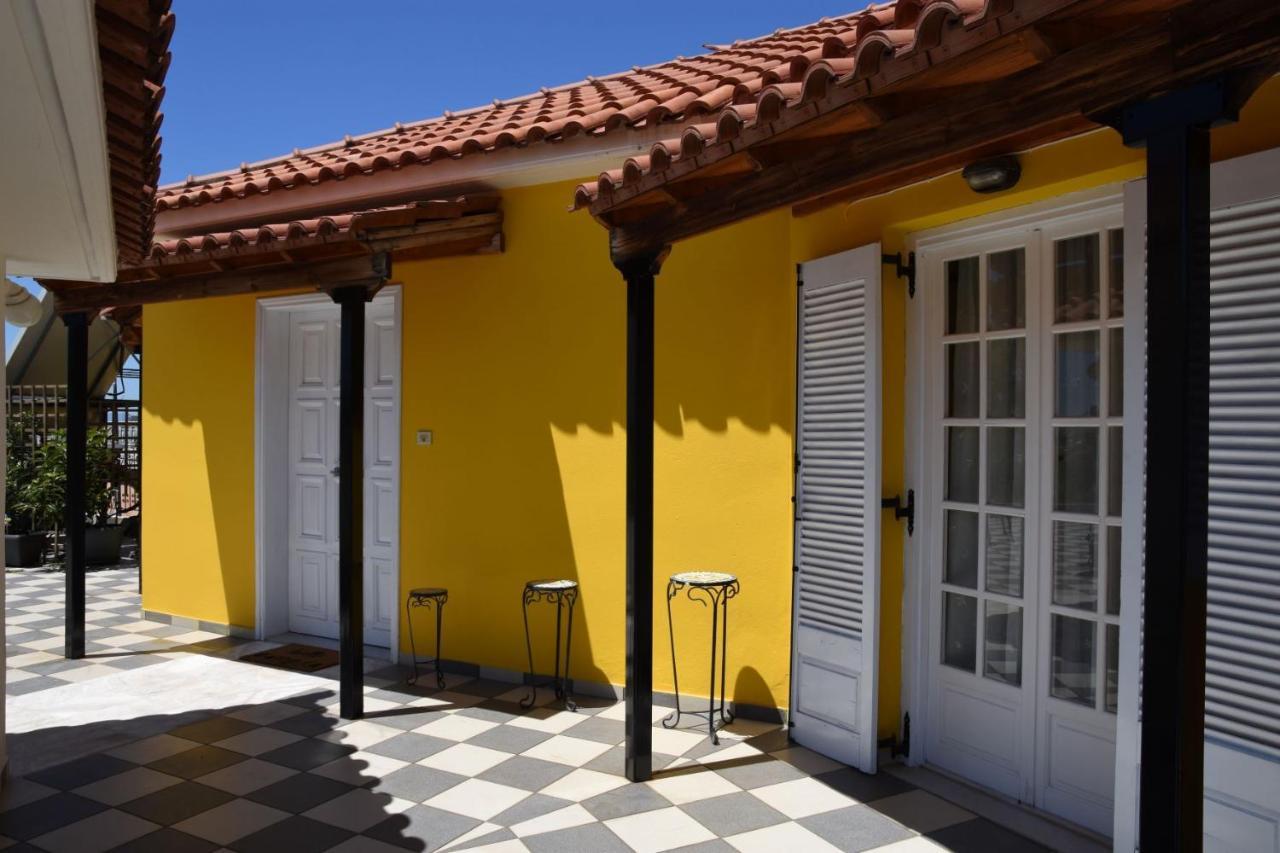 The Yellow Art Home カラマタ エクステリア 写真