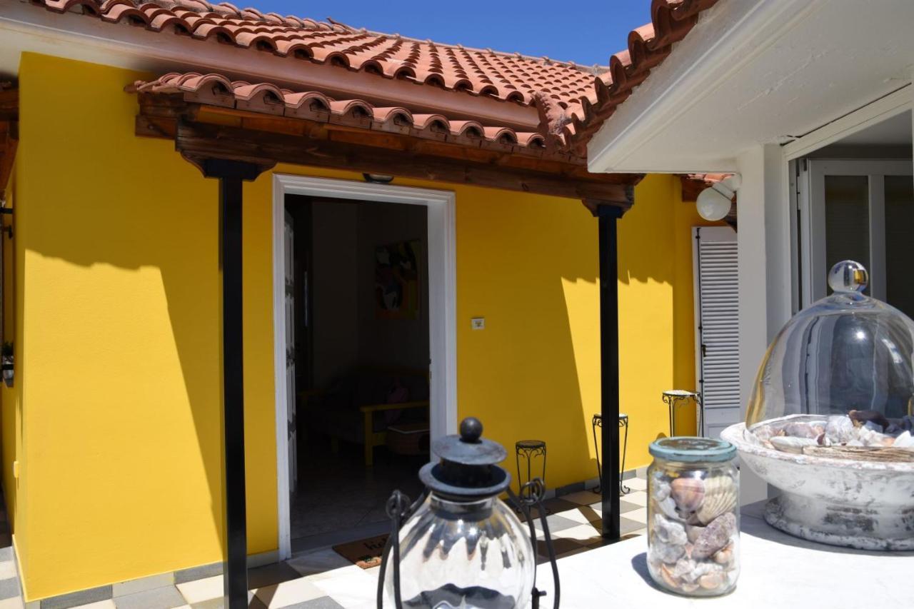 The Yellow Art Home カラマタ エクステリア 写真